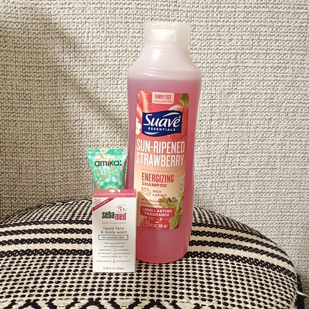 Suave sun-ripe strawberry energizing shampoo with free samples